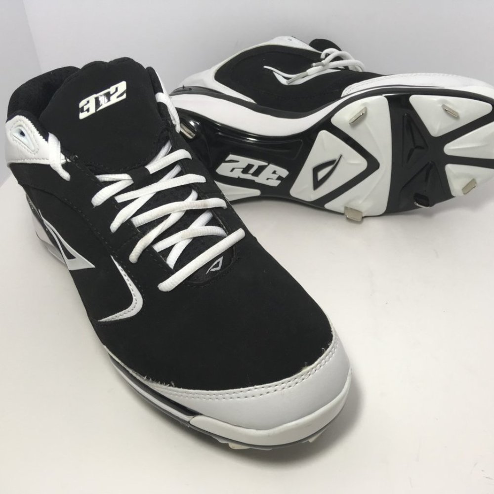 3N2 Pulse+ Baseball Cleats Brand New